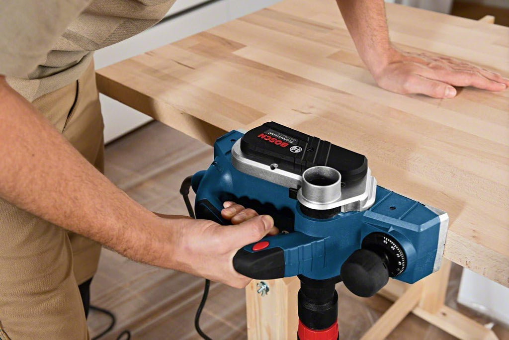 Bosch Professional rabot GHO 26-82 D (puissance 710 W, avec butée parallèle, clé six pans mâle de 2,5 mm, sac à poussière en tissu, coffret de transport)