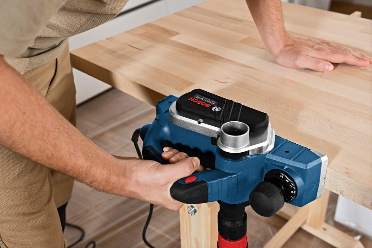 Bosch Professional rabot GHO 26-82 D (puissance 710 W, avec butée parallèle, clé six pans mâle de 2,5 mm, sac à poussière en tissu, coffret de transport)
