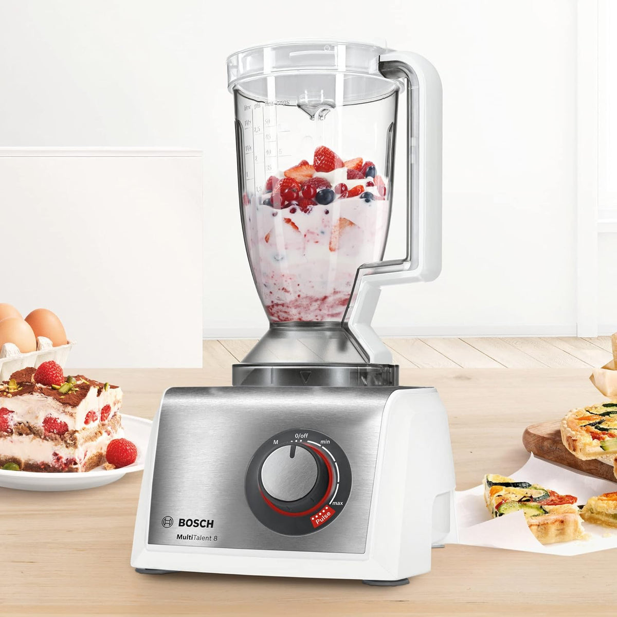 Robot de cuisine compact Bosch MultiTalent 8 MC812S814, 45 fonctions, bol mélangeur XXL 3,9 L, blender 1,5 L, couteau universel, fouet, coupe et râpe fin, grossier , 1250 W, blanc/acier inoxydable