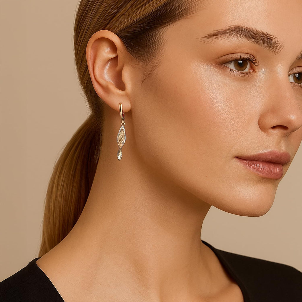 CARISSIMA Boucles d’oreilles femme en or jaune 9 ct petites gouttes carrées à motif