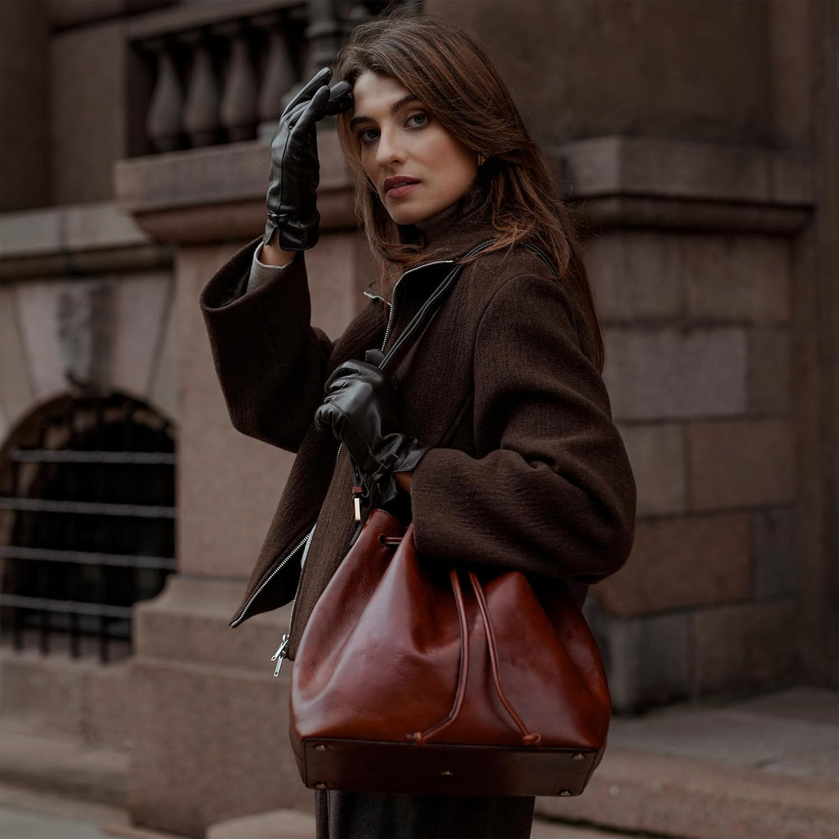 Time Resistance Sac Seau en Cuir - Sac à Main en Cuir Pleine Fleur pour Femme - Sac à Épaule Fait Main en Italie