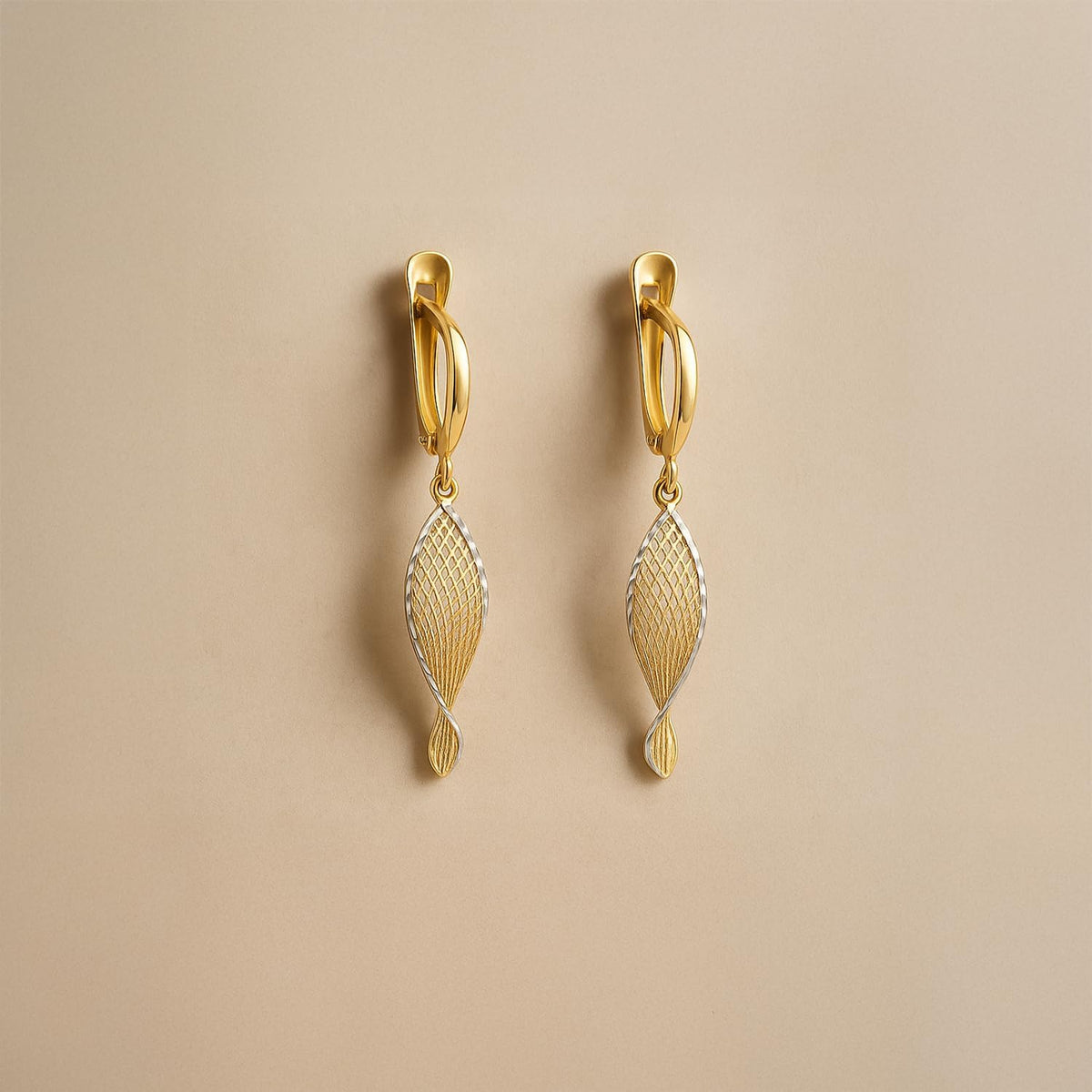 CARISSIMA Boucles d’oreilles femme en or jaune 9 ct petites gouttes carrées à motif
