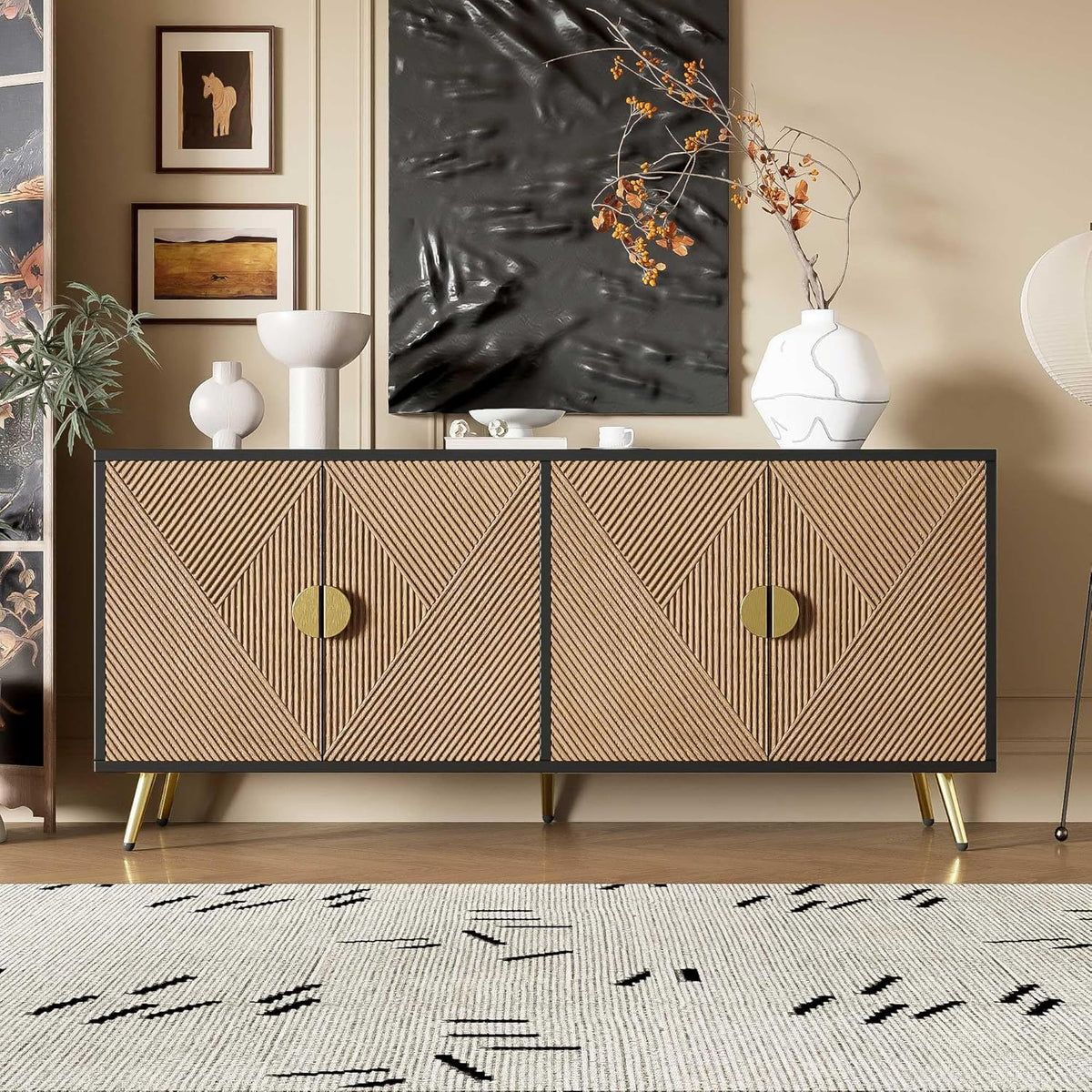 WASAGA Buffet avec Texture en Relief 160 cm, Armoire avec Quatre Portes Poignées Brossées Dorées et Pieds de Table Brillants Noir + Bois