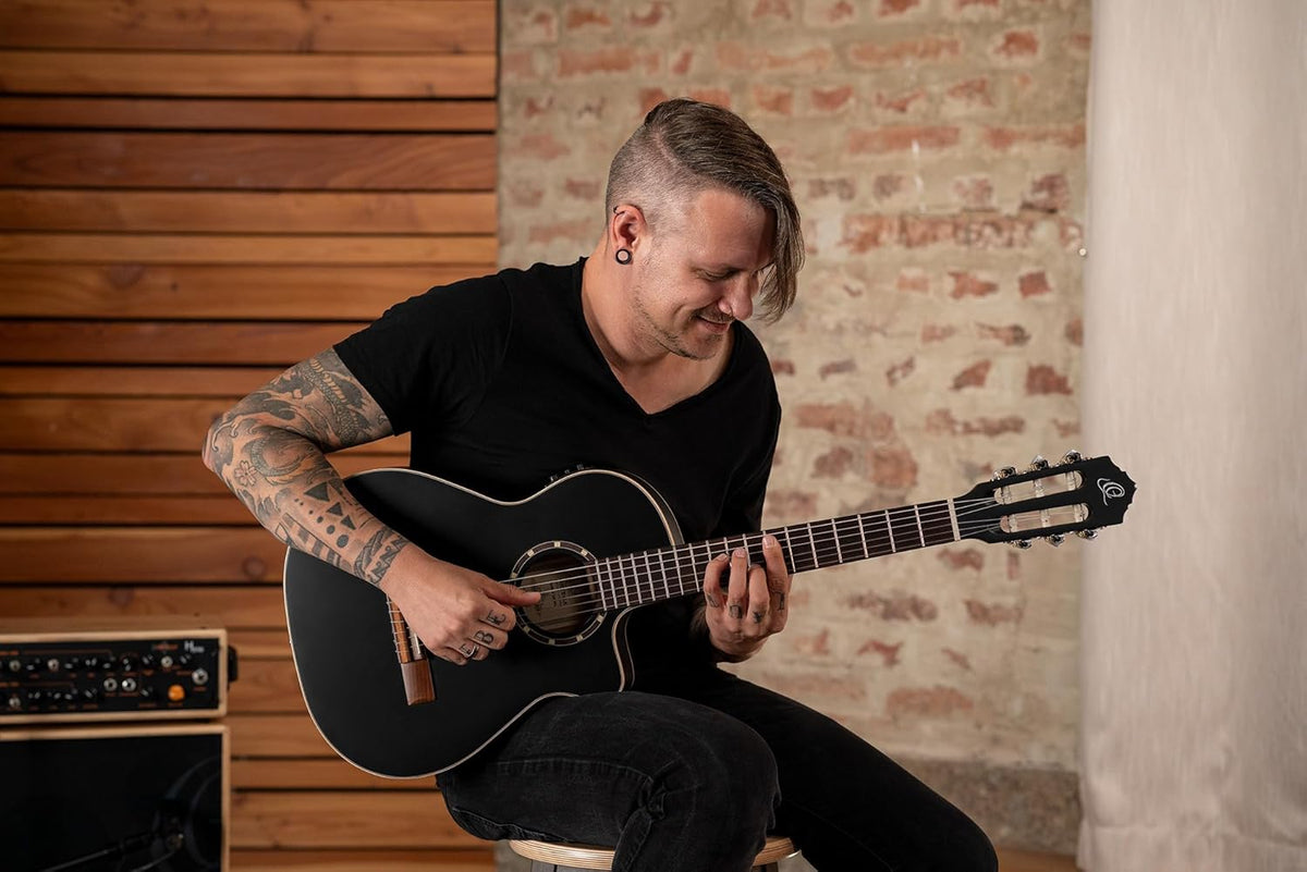 Ortega Guitars Guitare Classique Électro-Acoustique - 3/4 - Family Series - Housse Incluse - Épicéa/Acajou, Noir RCE125SBK-3/4