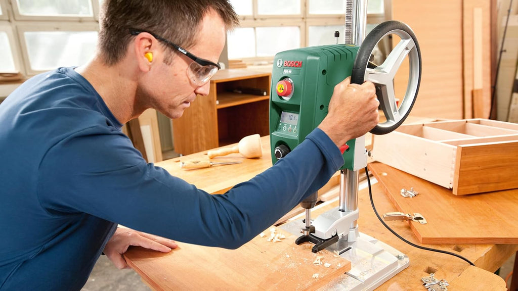 Bosch perceuse à colonne PBD 40 (710 W, diamètre d'alésage max. dans l'acier/le bois : 13 mm/40 mm, course de perçage 90 mm, emballage carton)