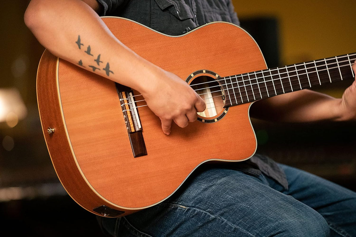 Ortega Guitars Guitare Classique Électro-Acoustique - 4/4, Slim Neck - Family Series Pro - Housse Incluse - Cèdre Rouge Canadien Massif / Acajou, Naturel RCE131SN