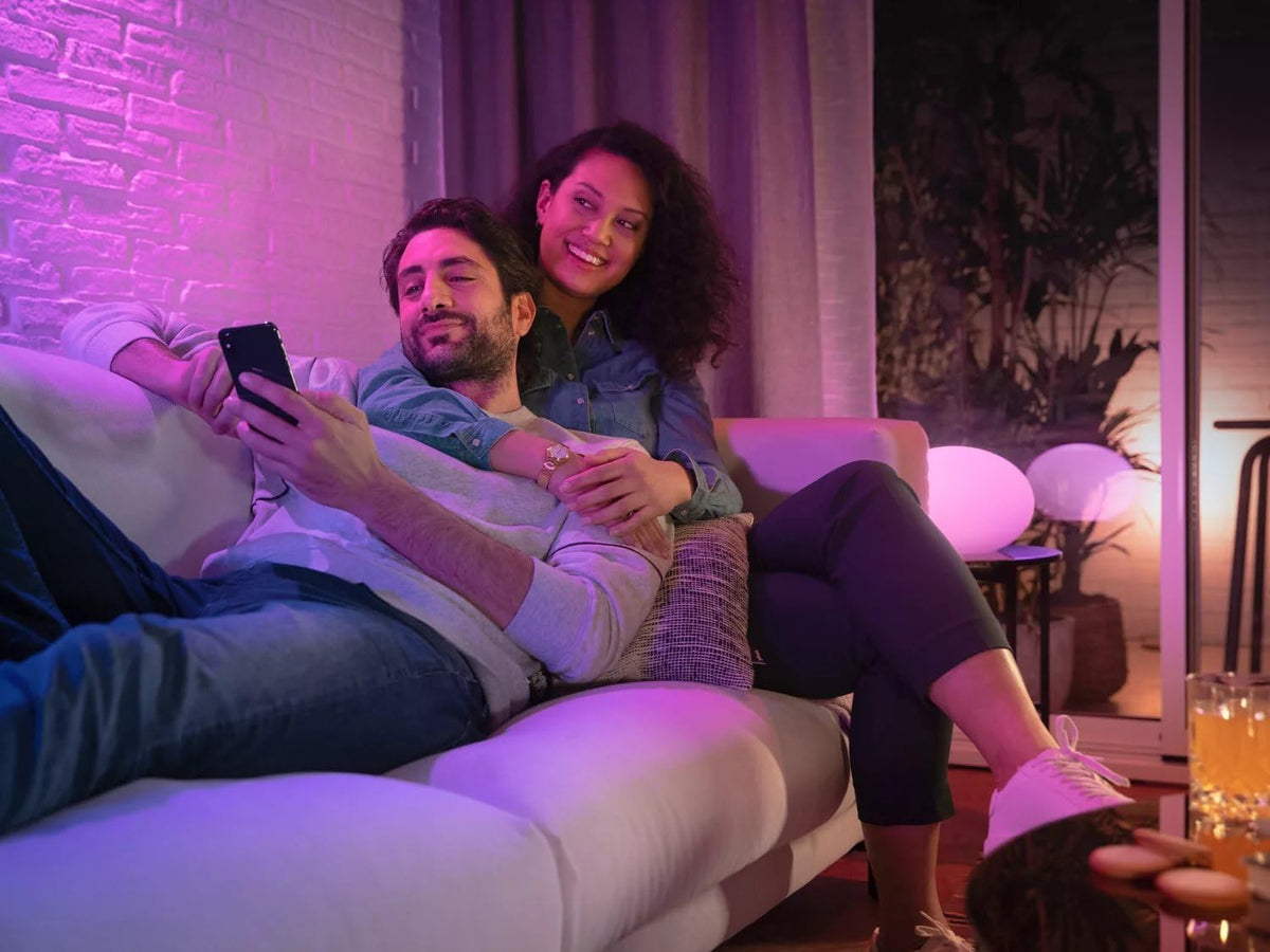 Hue White and color Ambiance, lot de 4 ampoules connectées GU10, compatible Bluetooth, fonctionne avec Alexa, Google Assistant et Homekit