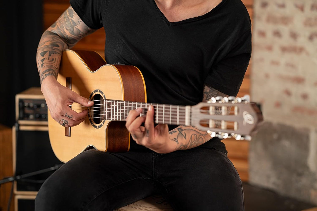 Ortega Guitars Guitare Classique Électro-Acoustique - 3/4 - Family Series - Housse Incluse - Épicéa/Acajou, Naturel RCE125-3/4